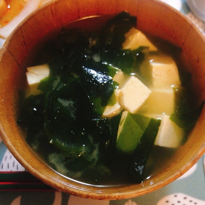 定番!豆腐とワカメのお味噌汁